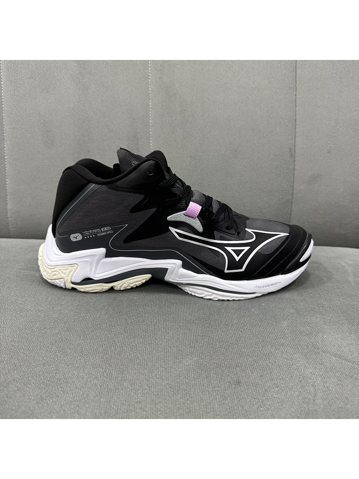 Mizuno Wave Z8 Black  1