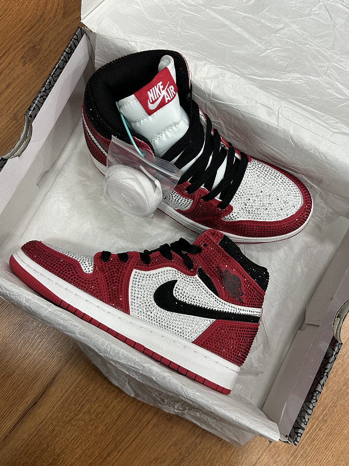 Jordan Retro 1 High Swarovski Chicago  3