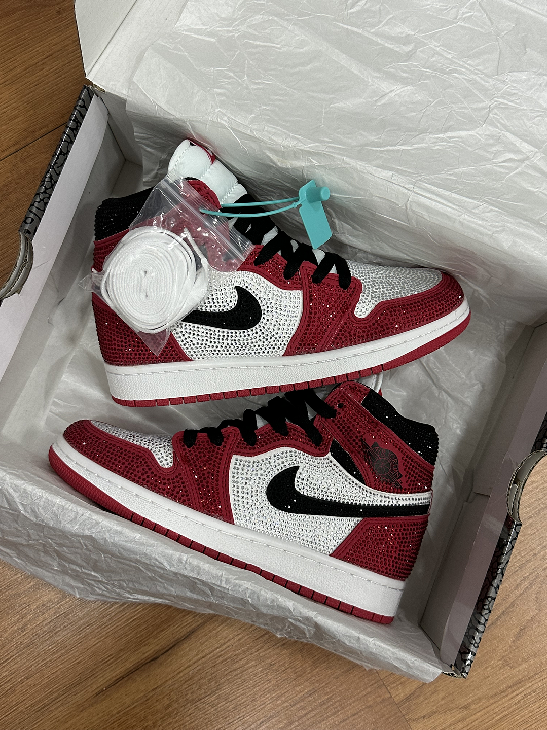 Jordan Retro 1 High Swarovski Chicago  1