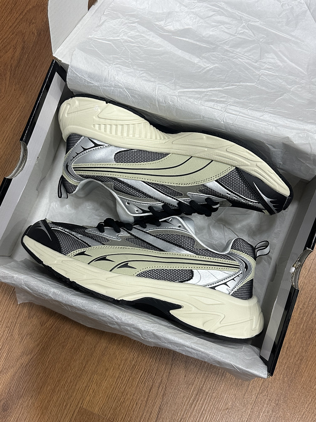 Puma Morphic Plateada  2