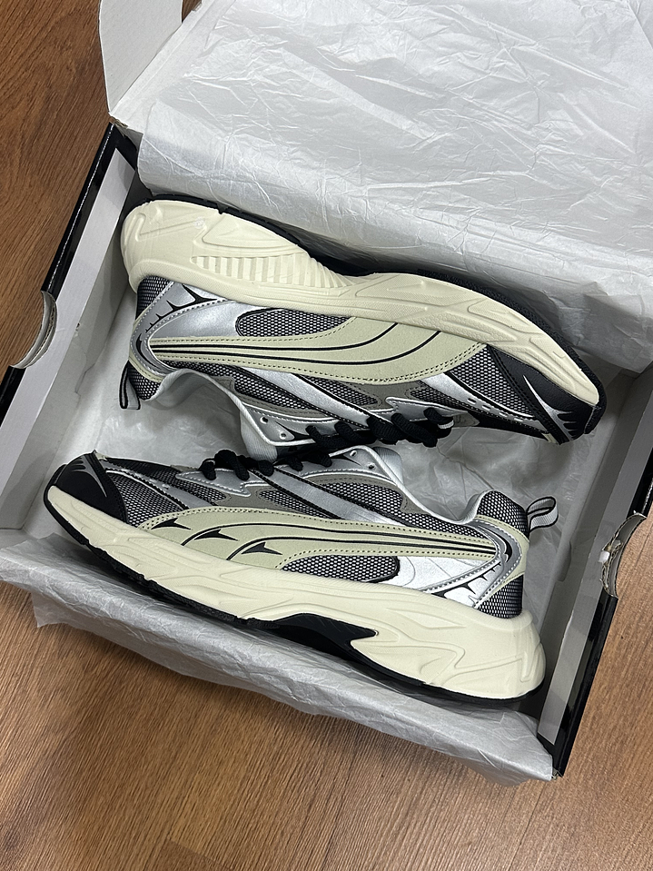 Puma Morphic Plateada  2