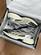 Puma Morphic Plateada  - Miniatura 2