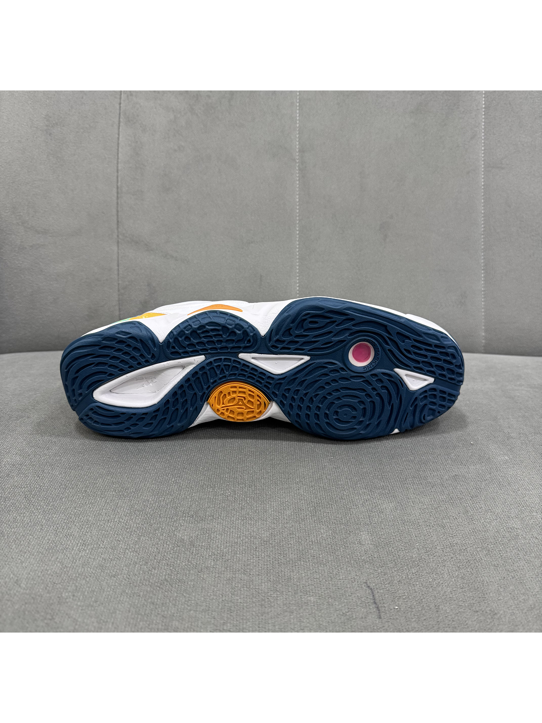 Mizuno Momentum 3 White  4