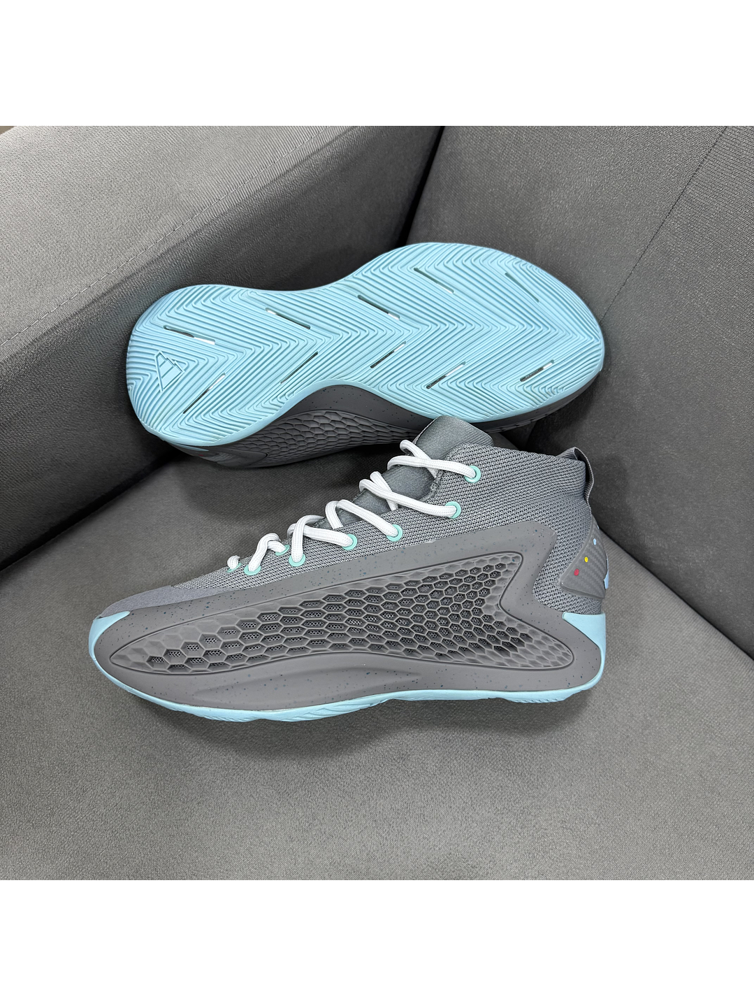 Adidas Anthony Edwards Gris  4