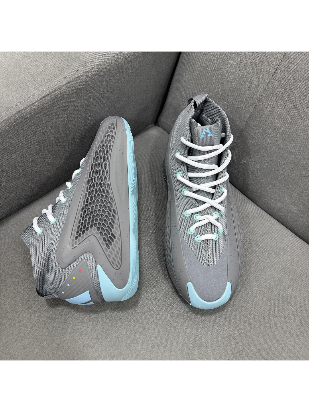 Adidas Anthony Edwards Gris  3