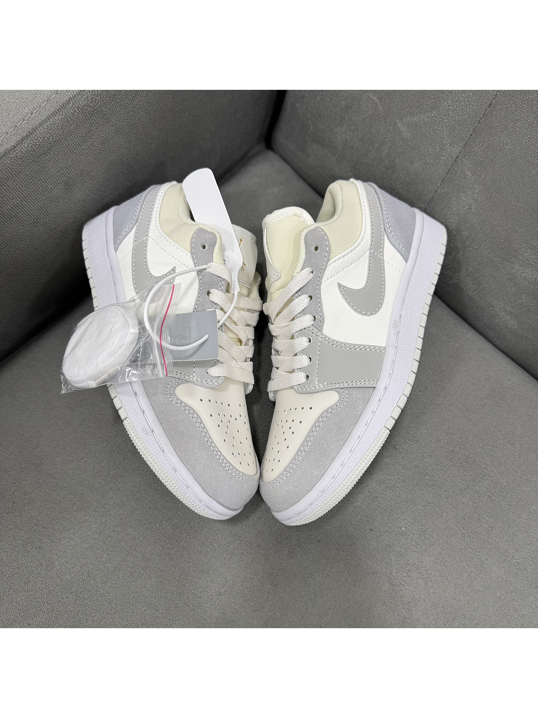 Jordan Retro 1 Low Paris  2