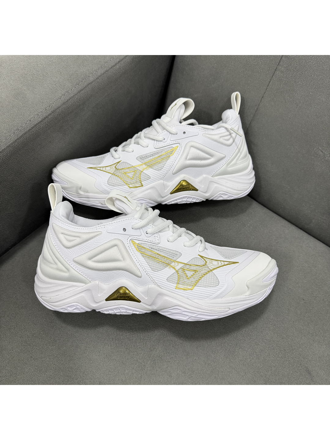 Mizuno Momentum 3 White Gold  2