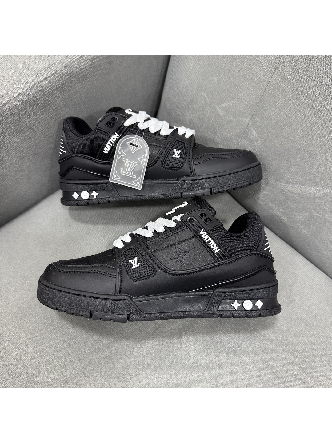 Louis Vuitton Trainer Black White 1