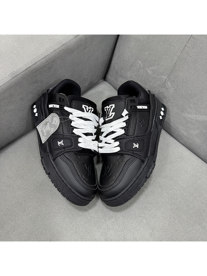 Louis Vuitton Trainer Black White 2