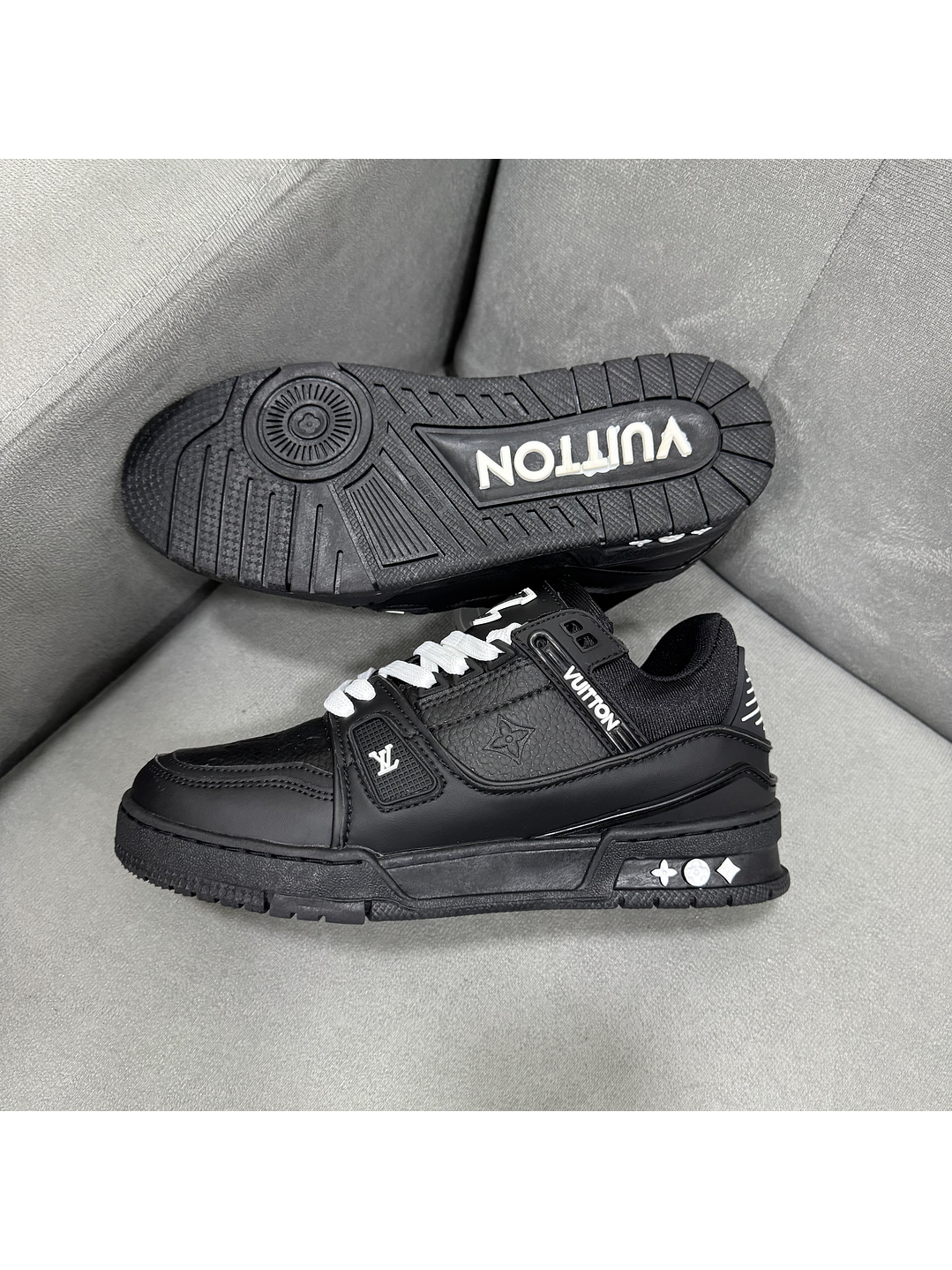 Louis Vuitton Trainer Black White 4