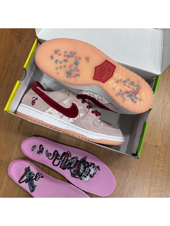 Nike Sb Dunk Strange Love  3