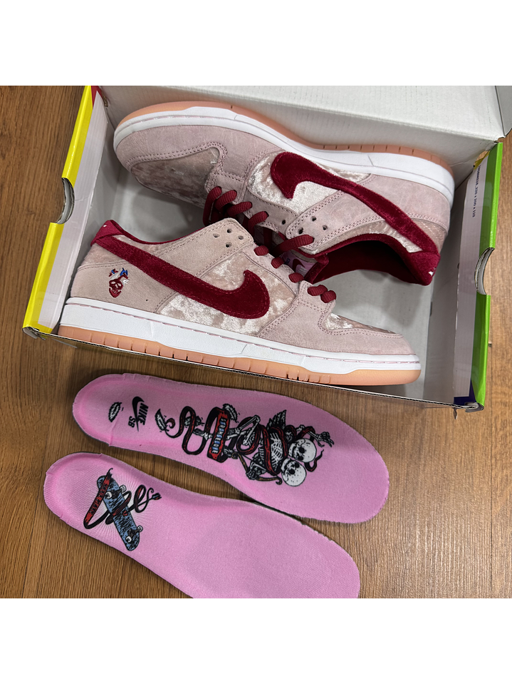 Nike Sb Dunk Strange Love  4