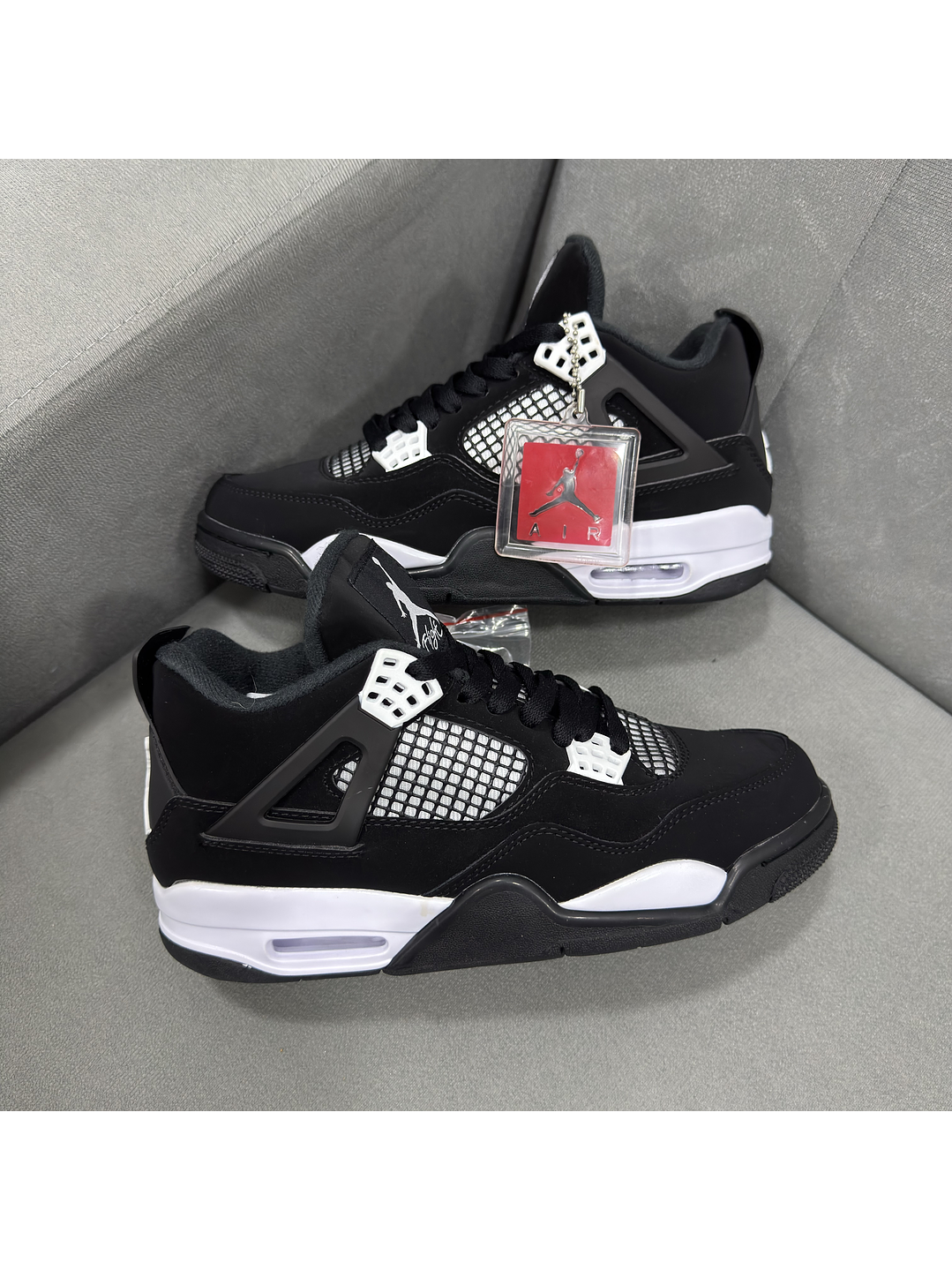 Jordan Retro 4 THUNDER 1