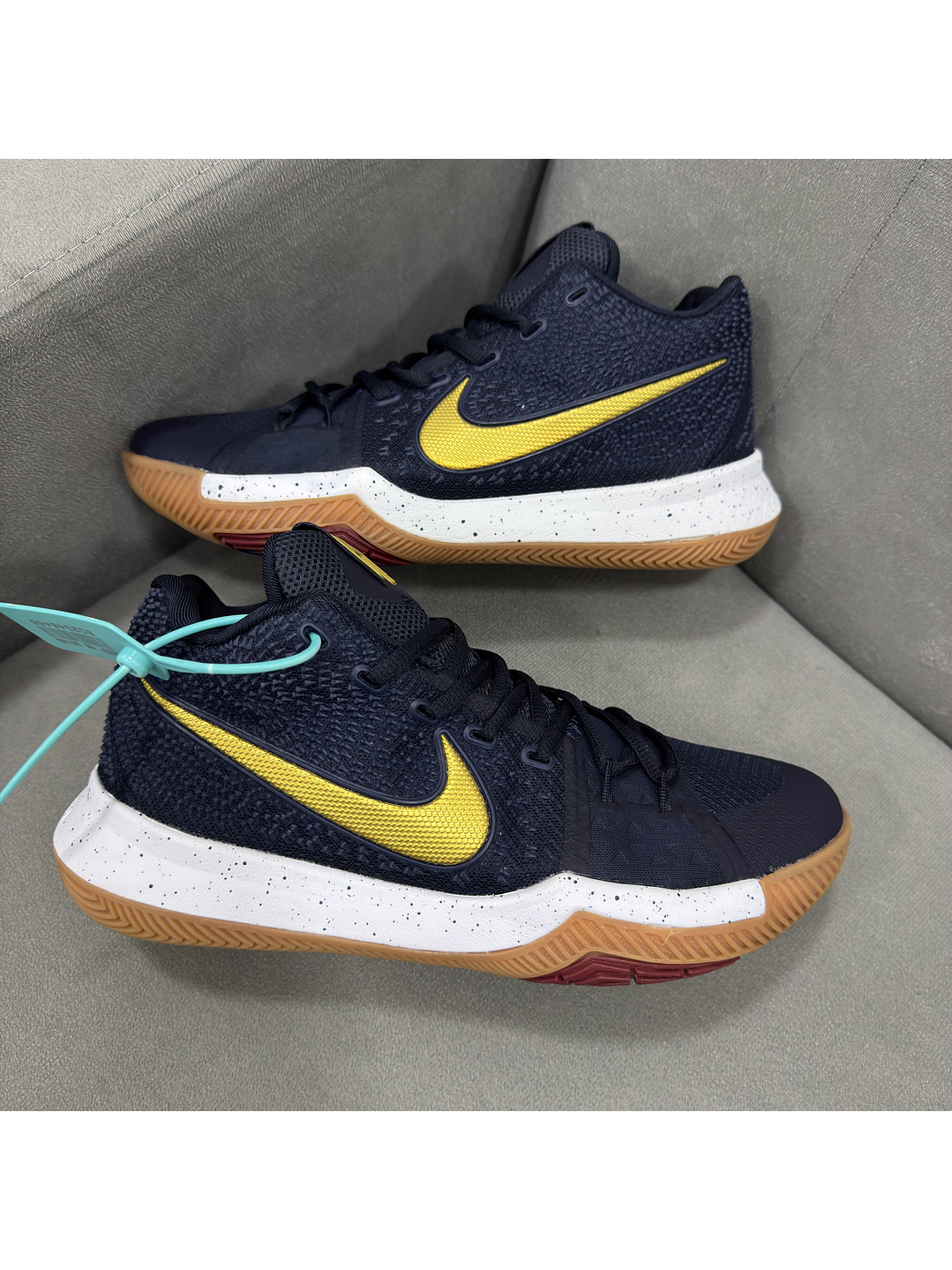 Nike Kyrie 3 Obsidian Gold  2