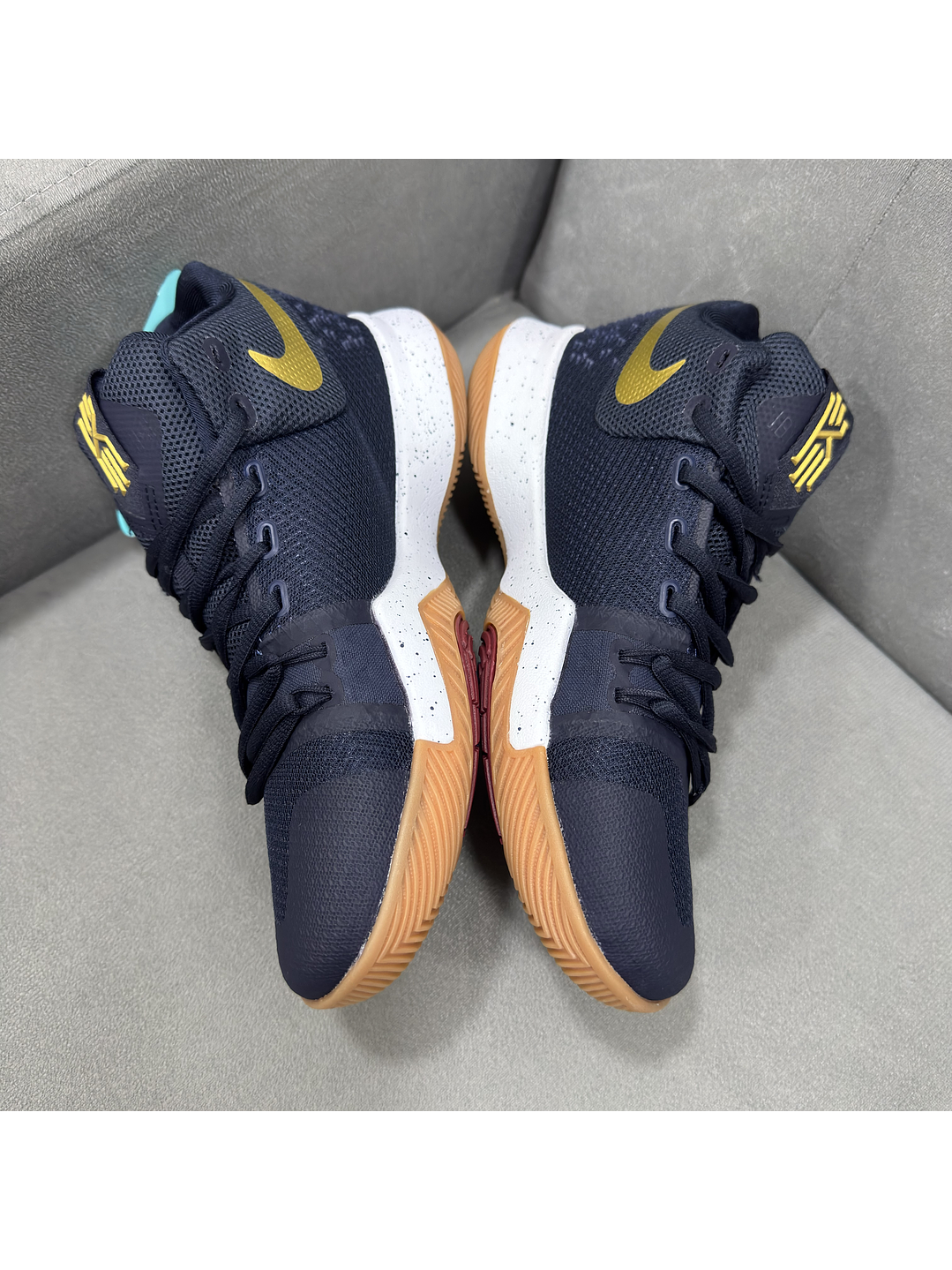 Nike Kyrie 3 Obsidian Gold  3