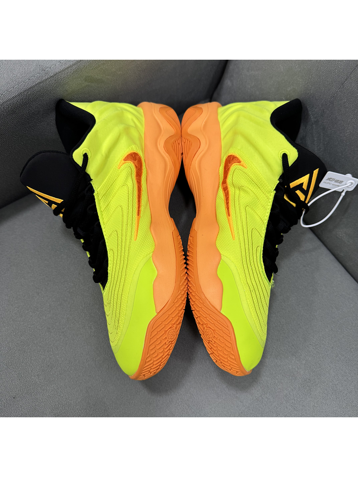 Nike Giannis 4 Mandarín  2