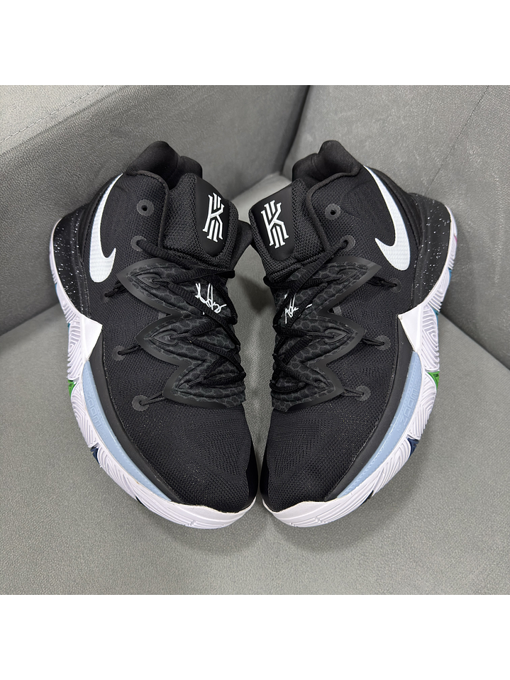 Nike Kyrie 5 Magic  3