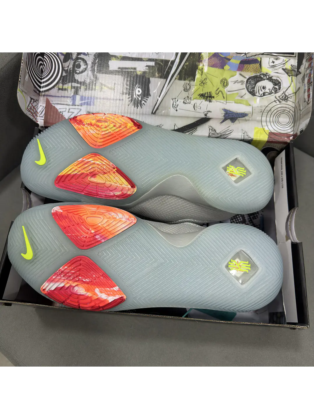 Nike Kyrie Irving 3 Gris  2