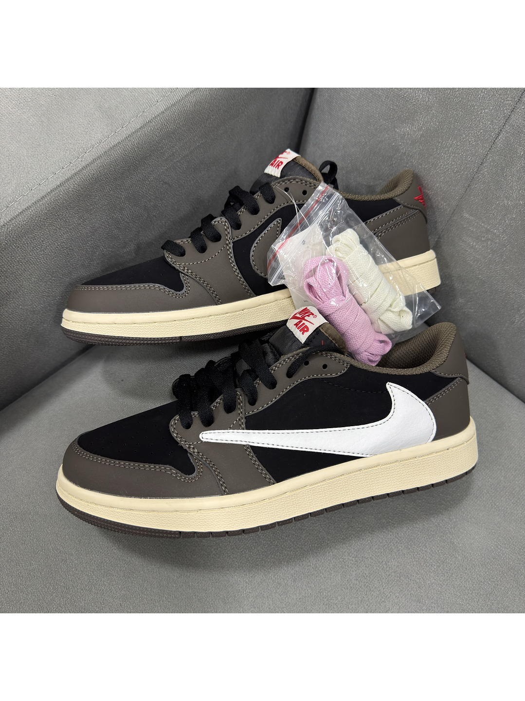 Jordan Retro 1 Low Travis  4