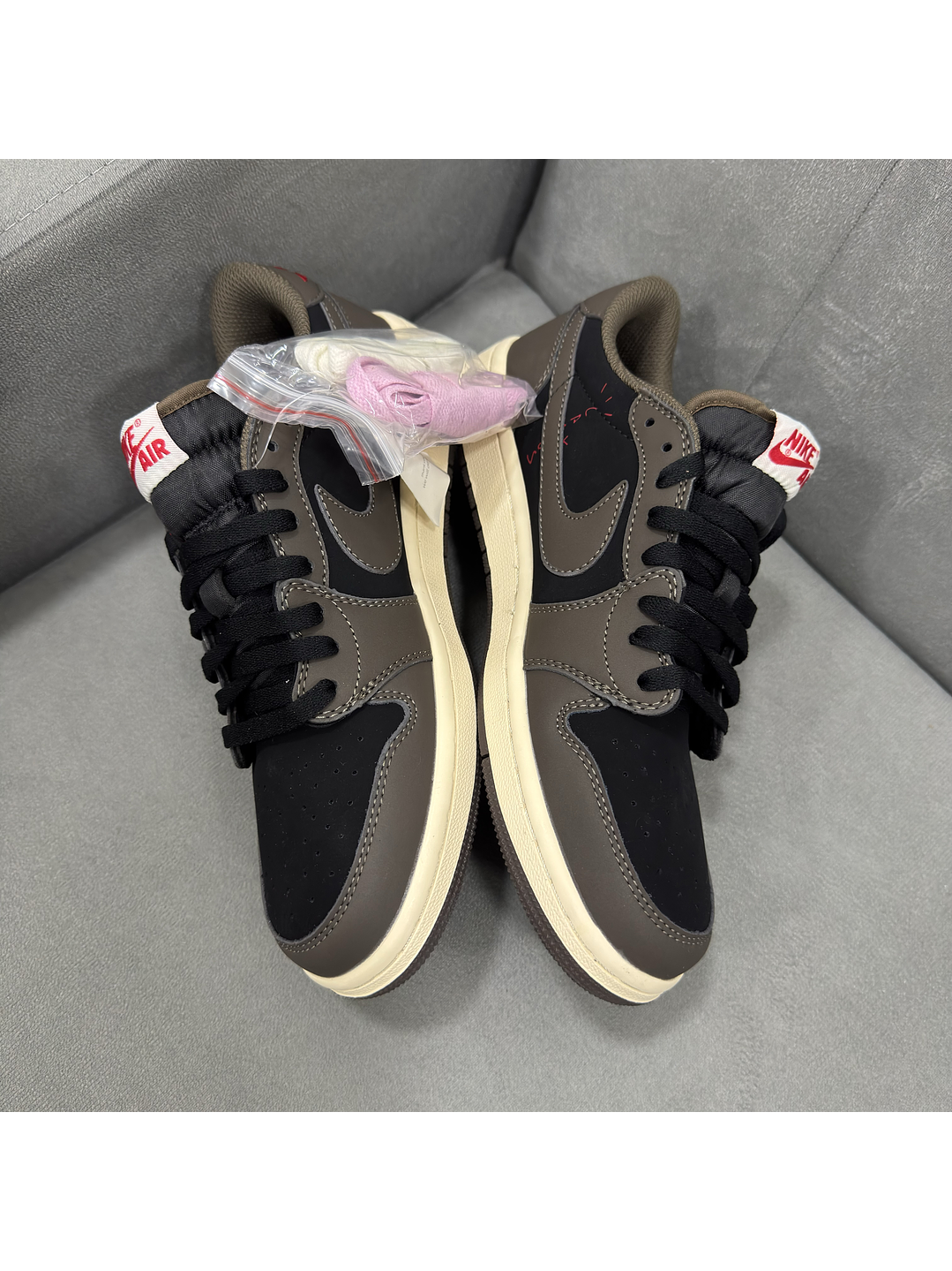 Jordan Retro 1 Low Travis  2