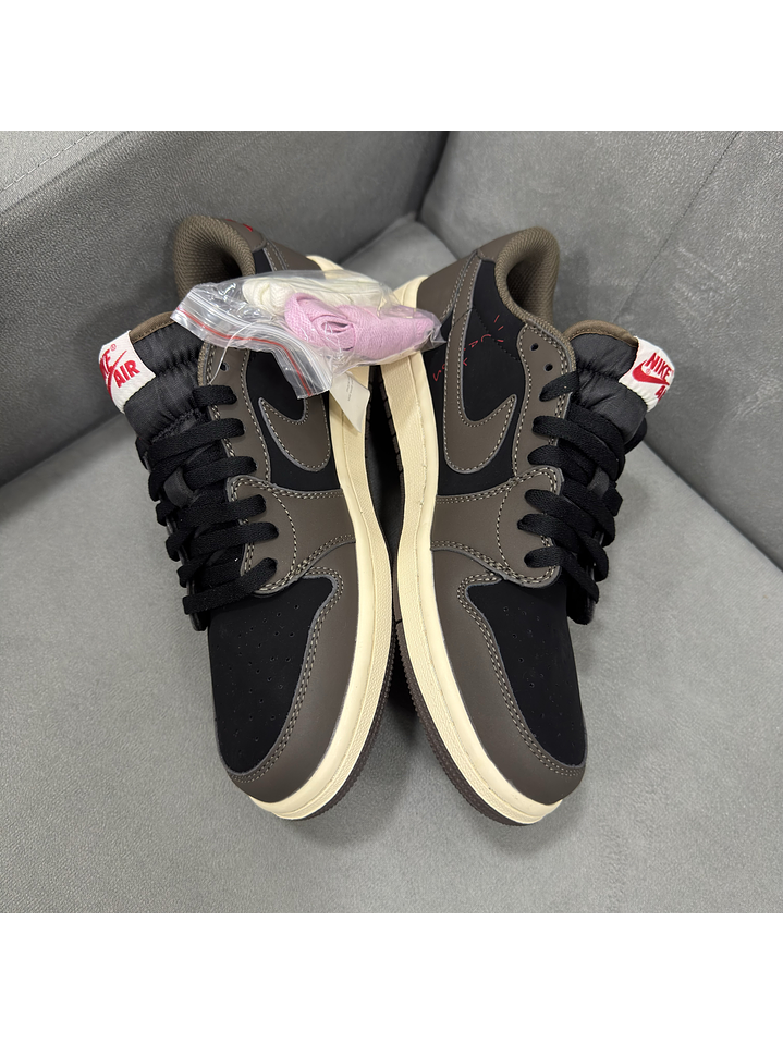 Jordan Retro 1 Low Travis  2