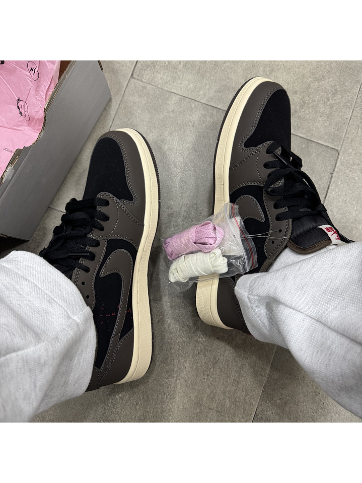 Jordan Retro 1 Low Travis  5