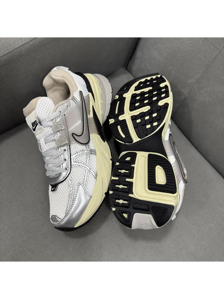 Nike V2K Run  2