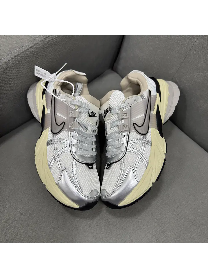 Nike V2K Run  4