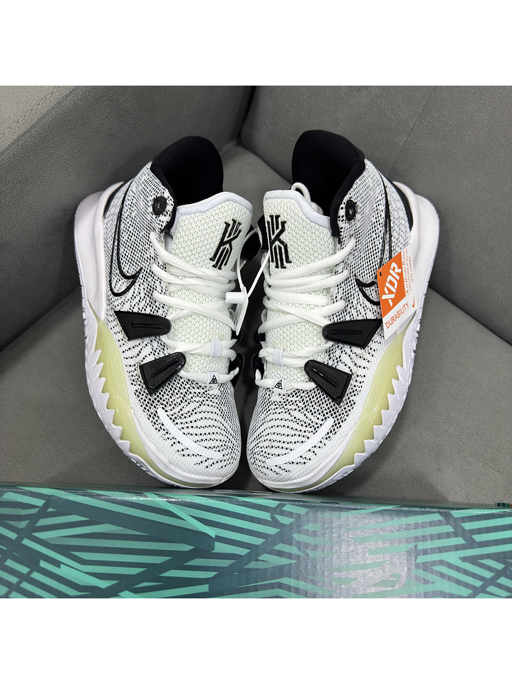 Nike Kyrie Irving 7 Brooklyn Beats  5