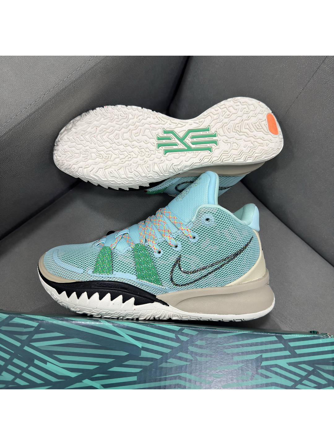 Nike Kyrie Irving 7 Copa  4