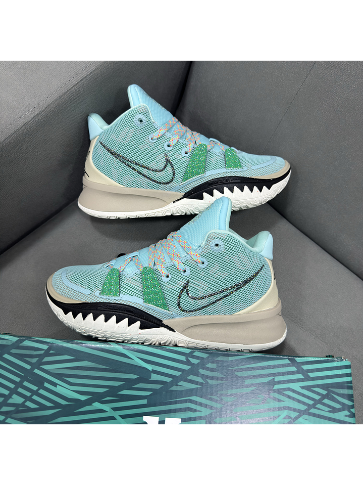 Nike Kyrie Irving 7 Copa  1