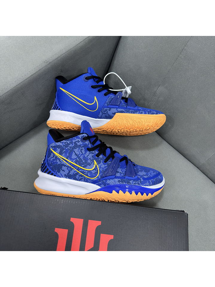 Nike Kyrie Irving 7 Sisterhood 2