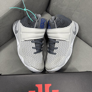 Nike Kyrie Irving 2 Gris 