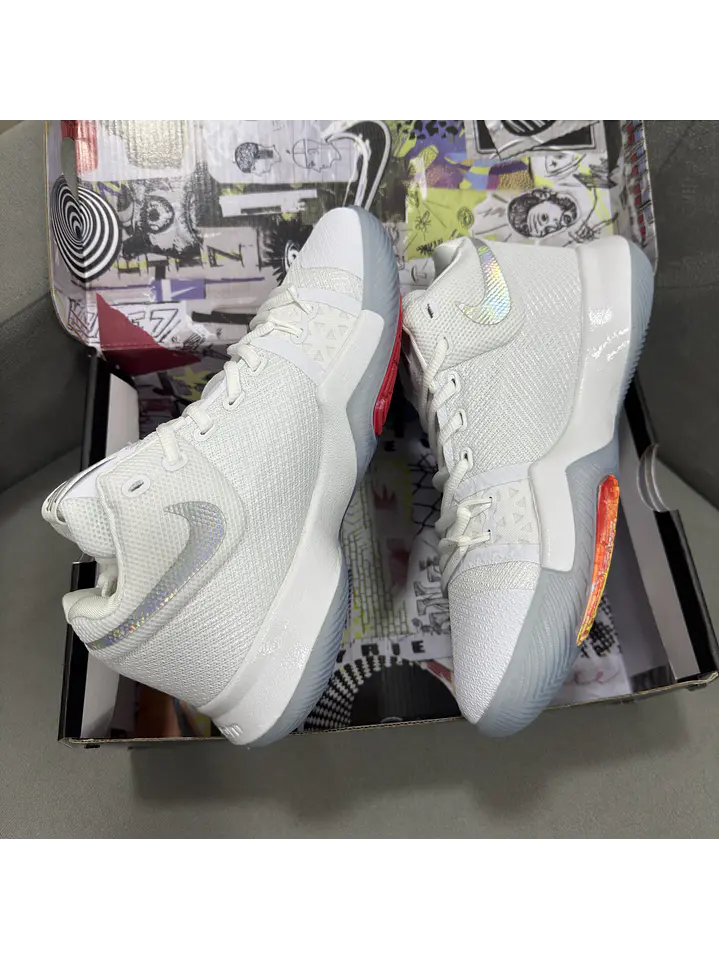 Nike Kyrie Irving 3 White Tornasol 3