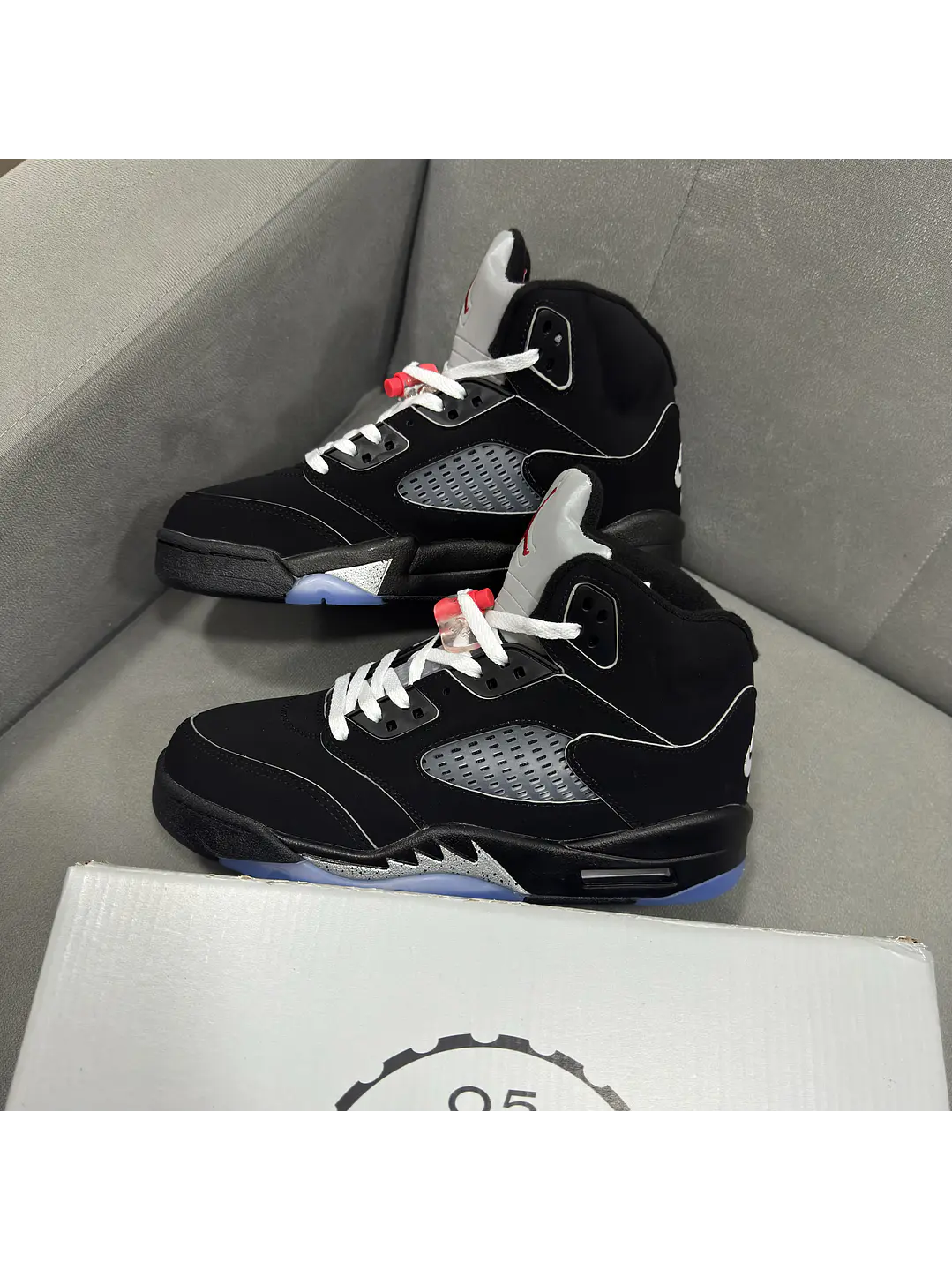 Jordan Retro 5 Black Metallic  2