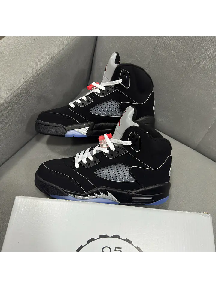 Jordan Retro 5 Black Metallic  2