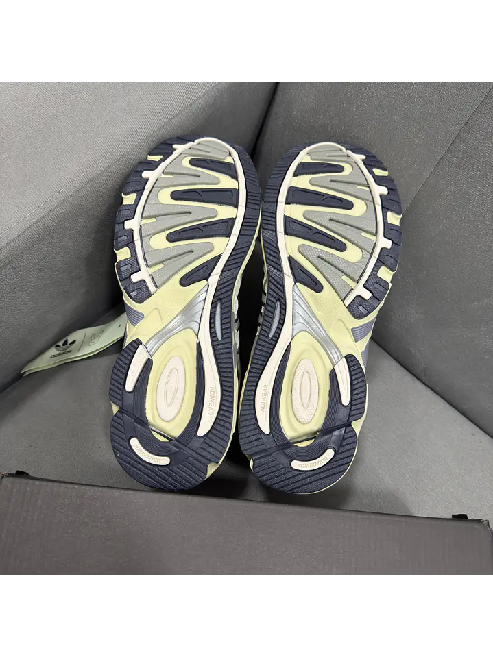 Adidas Response Cl Bad Bunny  5