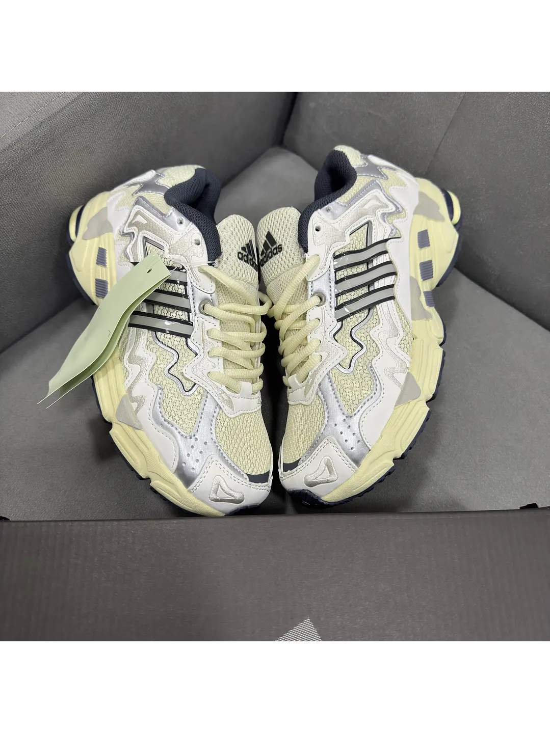 Adidas Response Cl Bad Bunny  1