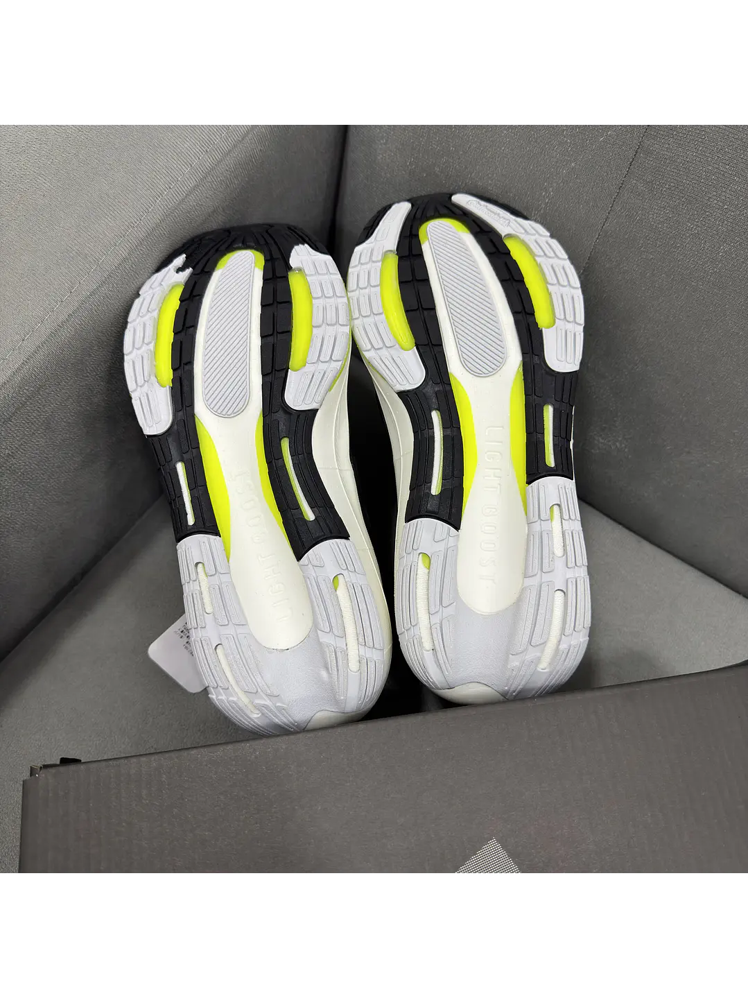 Adidas Ultraboost Light 4