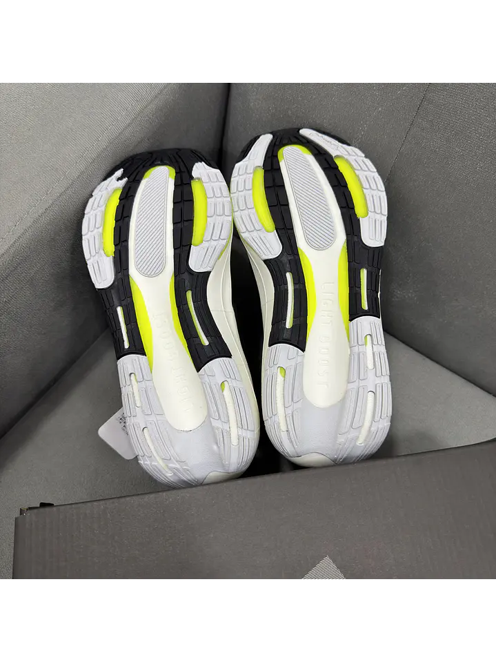 Adidas Ultraboost Light 4