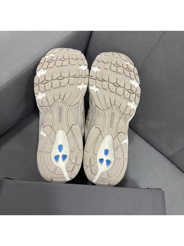 New Balance 740 Beige  4