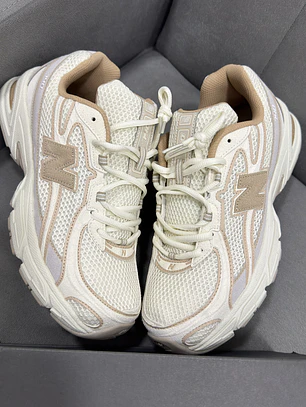 New Balance 740 Beige 