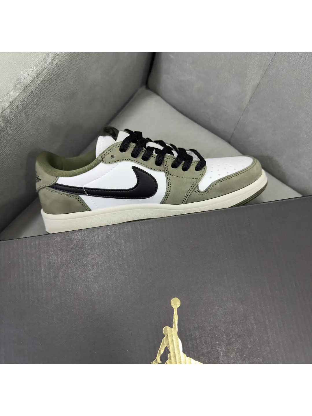 Jordan Retro 1 Low Médium Olive 3