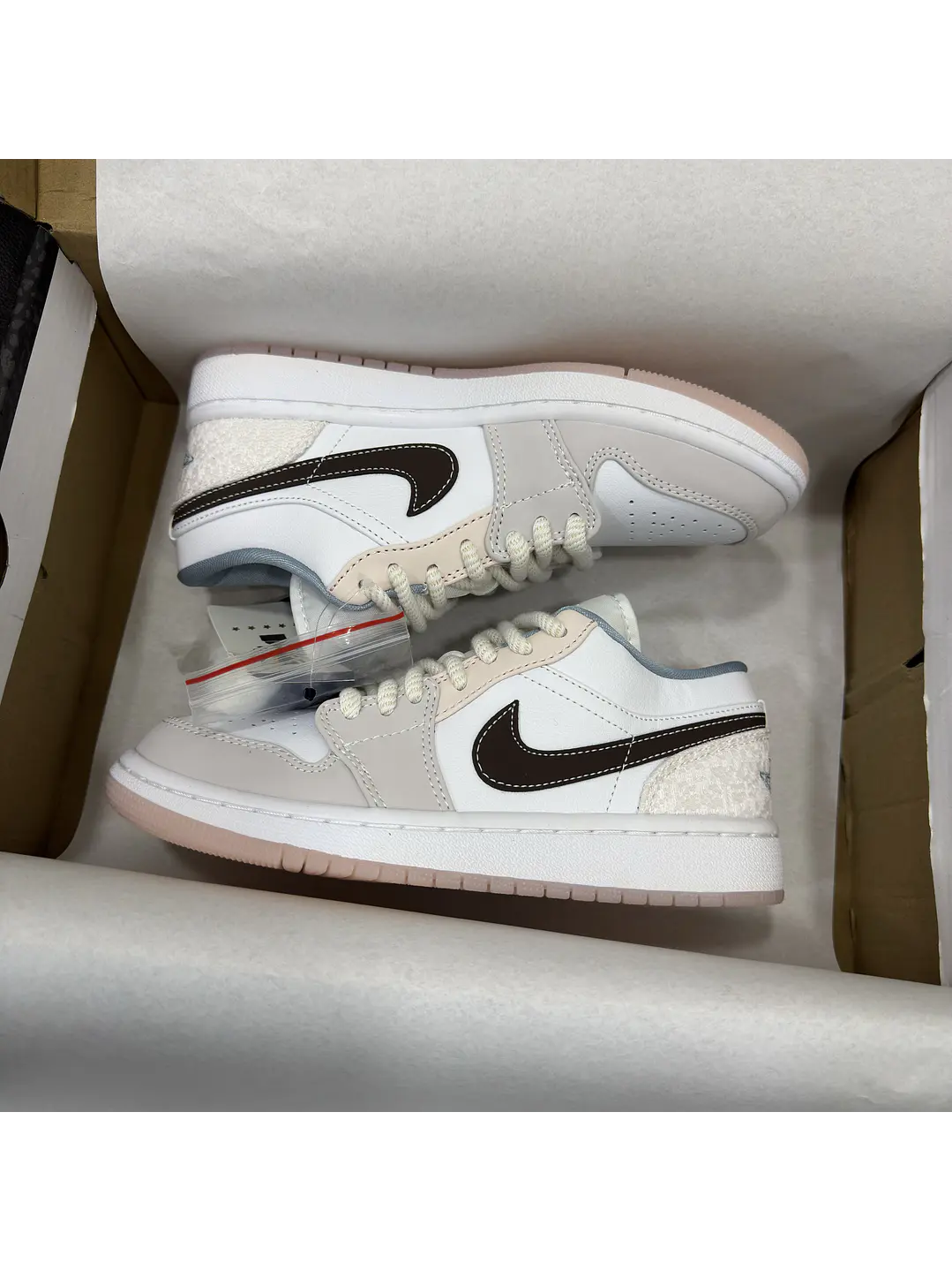 Jordan Retro 1 Low Coral  3