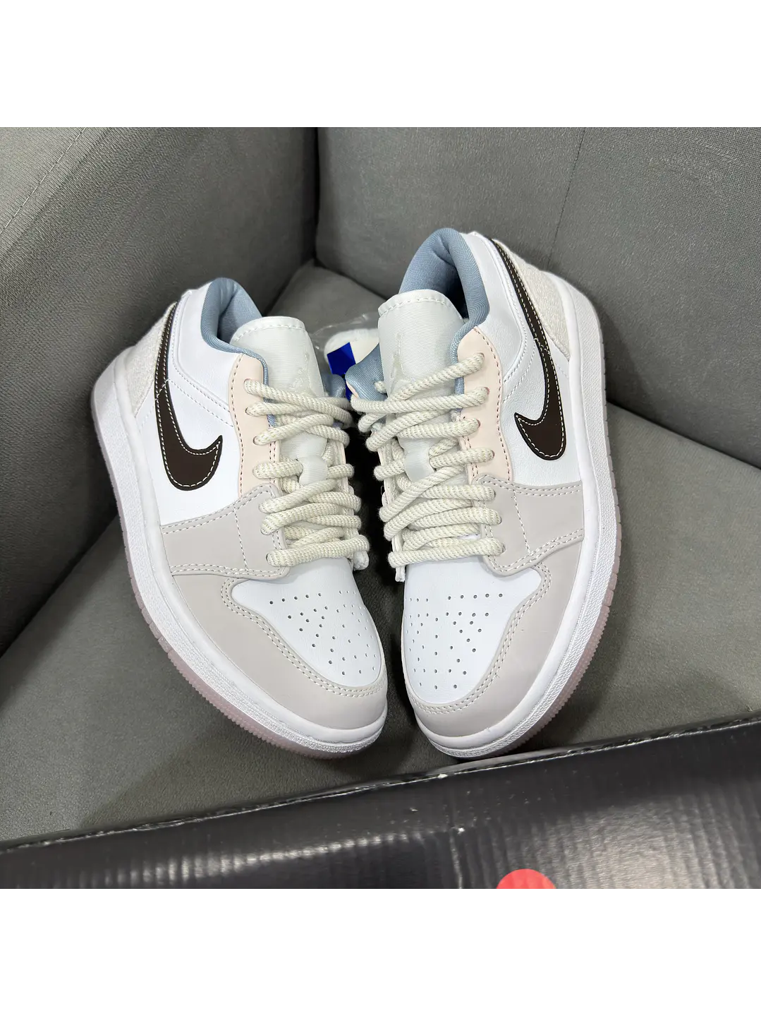 Jordan Retro 1 Low Coral  1