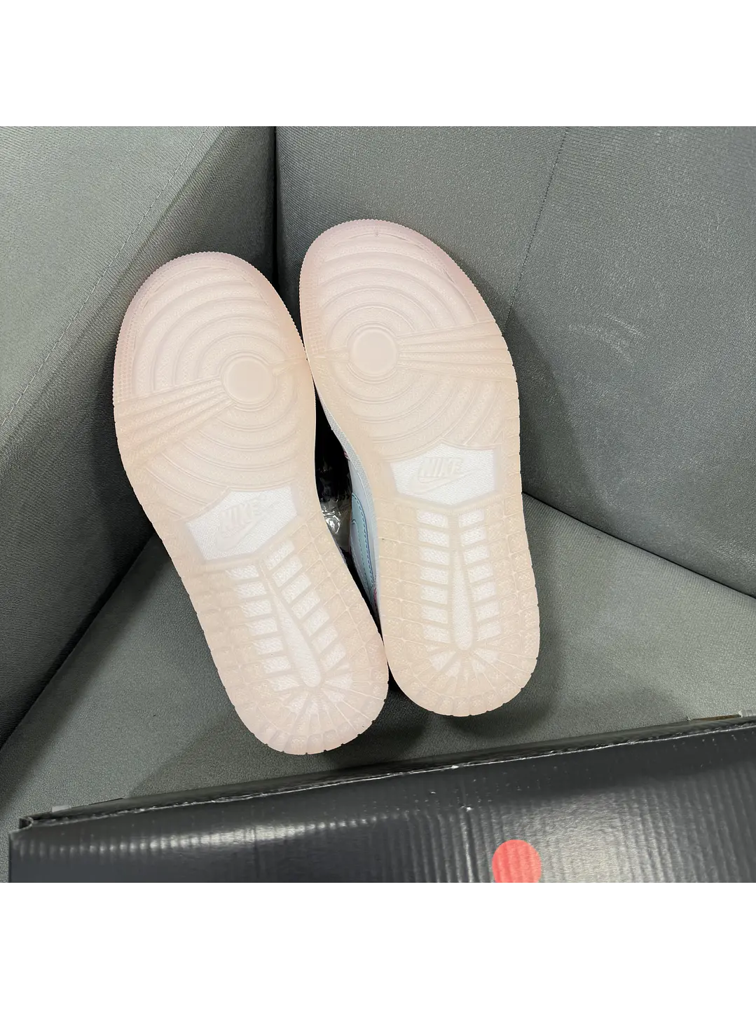 Jordan Retro 1 Low Paw Print 3