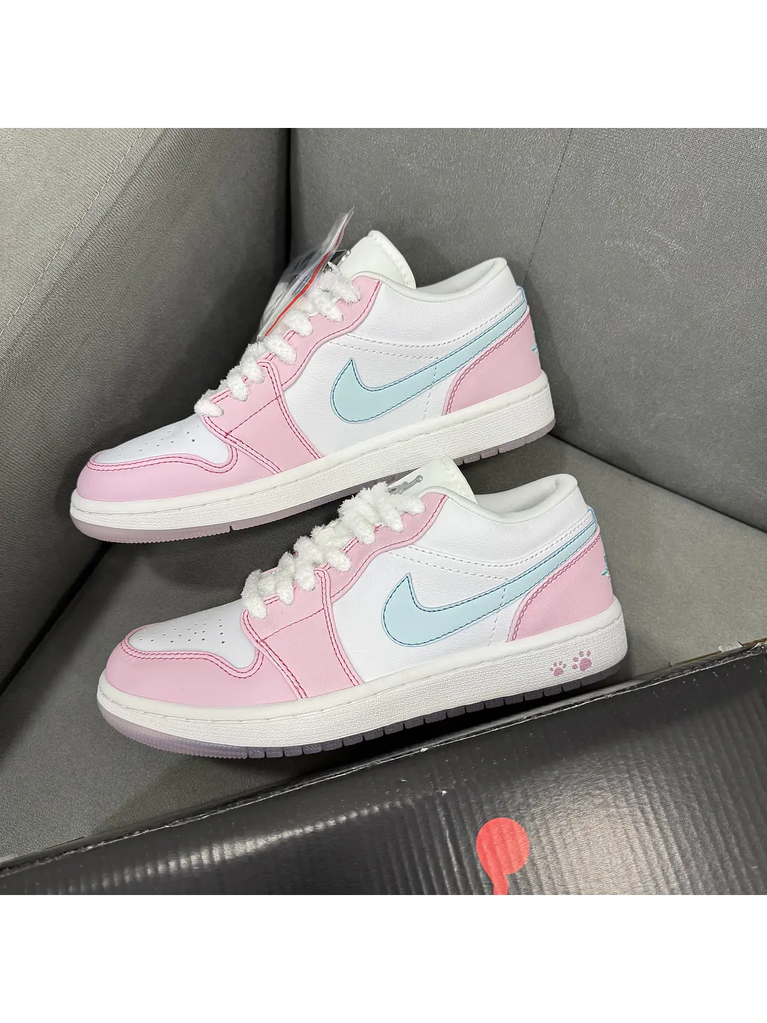 Jordan Retro 1 Low Paw Print 1