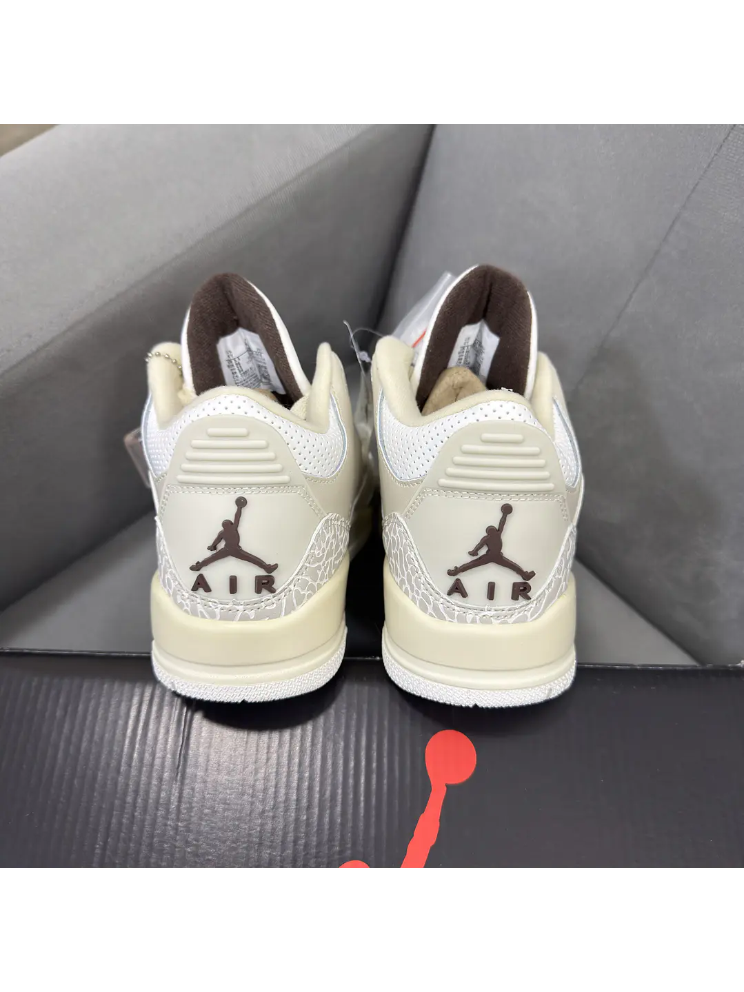 Jordan Retro 3 Travis Scott Beige  5