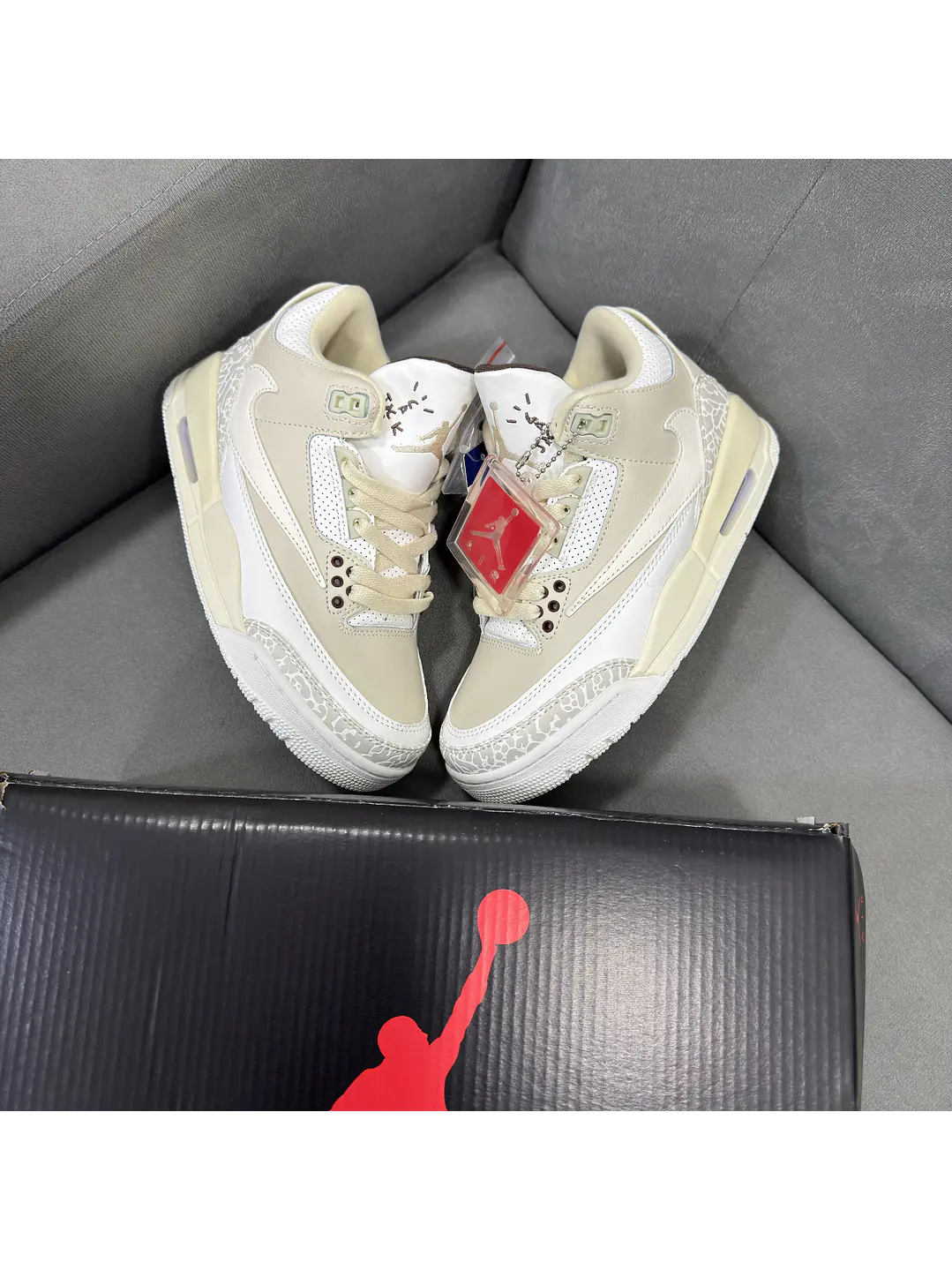 Jordan Retro 3 Travis Scott Beige  3