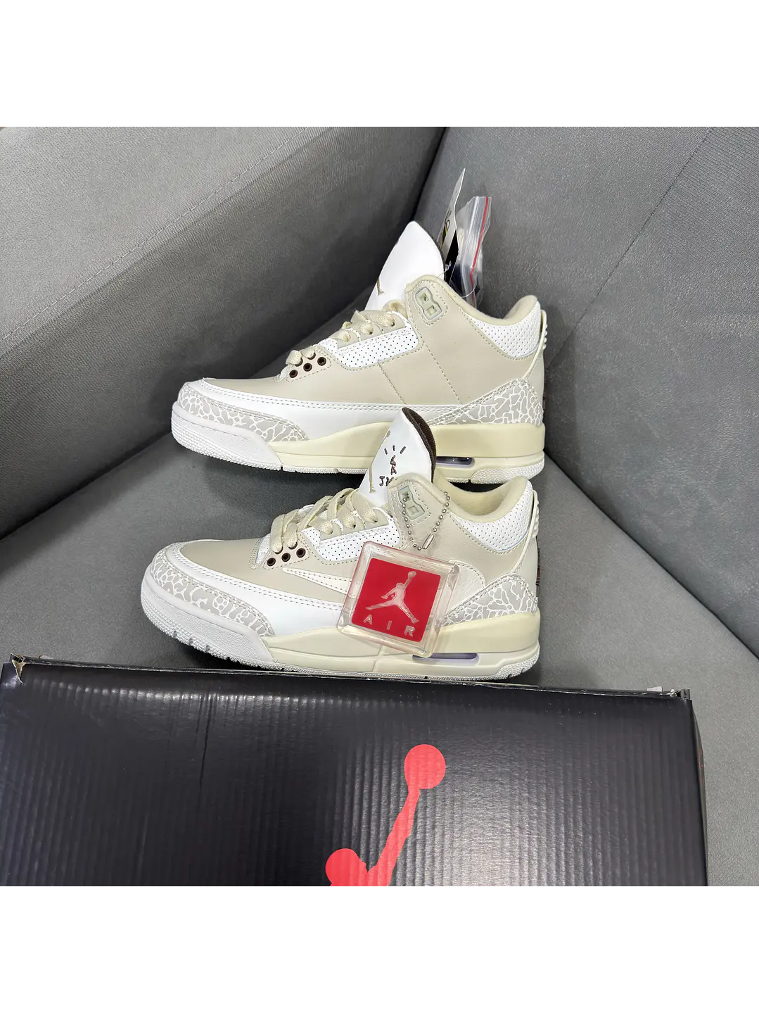 Jordan Retro 3 Travis Scott Beige  2